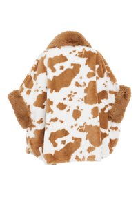 Faux fur frakke i brun og hvid cow print, med en blød tekstur, stor krave og brede ærmer med luksuriøse detaljer.