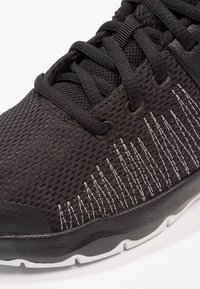 Nike Performance Basketsko - black