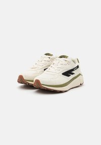 Hvite og beige sneakers med svarte og olivenfargede detaljer. Har et strukturert tekstiloverdel, snøring og slitesterk gummi såle.