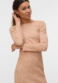 Vero Moda VMJULIA MID - Denní šaty - evening sand