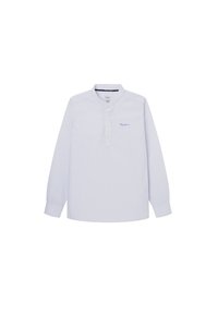 Světle modrá pruhovaná košile s dlouhým rukávem, s bandovým límcem, čtyřmi knoflíky na předním zapínání a malou vyšívanou nášivkou na hrudi.