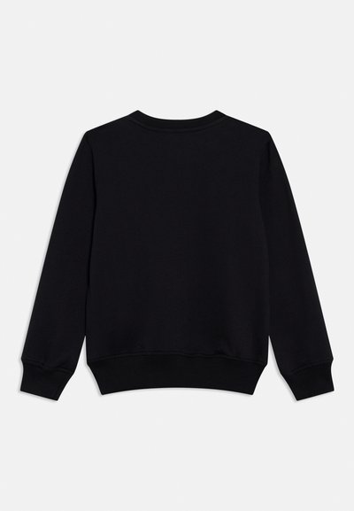 Μαύρο βαμβακερό φούτερ, λαιμόκοψη crew, ριμπ μανσέτες και τελείωμα, απλό σχέδιο, απαλό ύφασμα, χωρίς ορατά λογότυπα ή σχέδια. Μόνο η πίσω όψη.