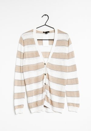 Cardigan de rayas en beige y blanco, con escote en V, cierre de botones, mangas largas y textura de punto ligero.