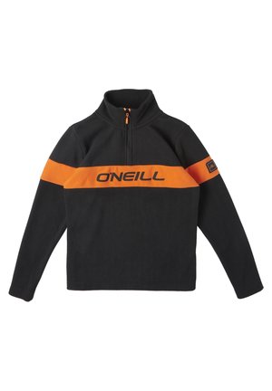 Schwarzer Fleece-Pullover mit orangem horizontalem Streifen über Brust und Ärmeln, halbhohem Reißverschluss am Kragen und "O'NEILL"-Logo mittig auf der Brust.