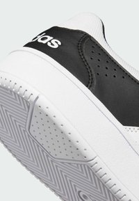 adidas Sportswear CLASSIC  - Basketbalová obuv - core black   cloud white   cloud white