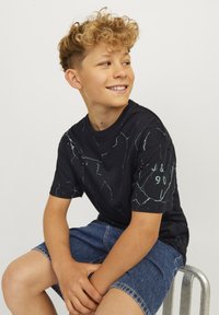 Jack & Jones Performance JJKEY LOOSE TEE CREW JNR - T-shirts med print - black