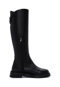 Stivale nero in pelle fino al ginocchio con finitura liscia, dotato di zip laterale e una fascia decorativa sul retro, punta rotonda e suola piatta.