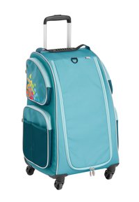 Niebieska walizka na kółkach z teksturowaną tkaniną, wieloma kieszeniami, srebrnymi akcentami i gładko toczącymi się kółkami. Posiada kolorowy geometryczny wzór.