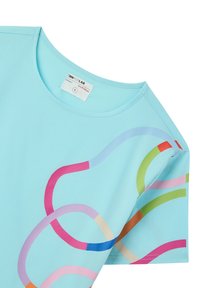 T-shirt azzurro chiaro con un motivo curvato colorato in rosa, viola e verde. Design con collo a giro e tessuto morbido e liscio.