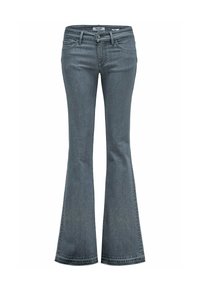 Grå flare jeans med framfickor, bälteshällor och små dekorativa nitar nära underbenen.