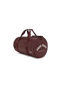 Borsa duffel cilindrica bordeaux realizzata in materiale sintetico liscio, dotata di manici superiori doppi, chiusura a zip e logo stampato bianco.