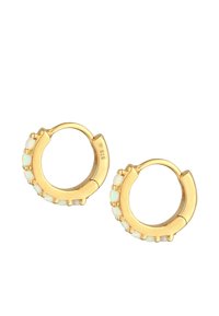 Boucles d'oreilles en or en forme de créoles, ornées de six pierres ressemblant à de l'opale, disposées le long du bord extérieur, avec une finition lisse et polie et un fermoir à charnière sécurisé.