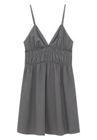 Robe grise avec bretelles spaghetti réglables, décolleté en V profond, taille froncée et jupe évasée. Texture lisse avec des détails en dentelle.