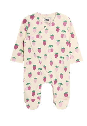Kremowy pajacyk dla niemowląt z długimi rękawami i stopkami, pokryty różowymi wzorami truskawek i wiśni, zatrzaski wzdłuż ukośnego przedniego szwu.