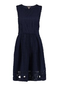 Námorně modré bezrukávové šaty s texturovaným vzorem, přiléhavým korzetem, rozšířenou sukní a dekorativními výřezy na lemu.