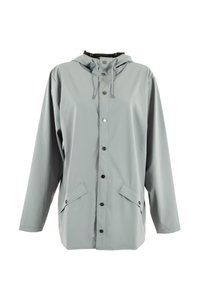 Giacca grigio chiaro, impermeabile, con cappuccio, chiusura a scatto, due tasche frontali e coulisse regolabili. Tessuto liscio.