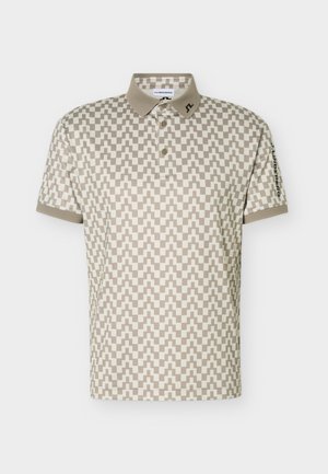 Beige-weißes Polohemd mit kurzen Ärmeln und geometrischem Blockmuster, drei Knöpfen, beigem Kragen und Markenlogo am Kragen sowie am linken Ärmel.