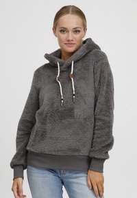 Pullover grigio in pile con cappuccio, realizzato in un morbido tessuto testurizzato, dotato di lacci con dettagli marroni e polsini e orlo a coste.