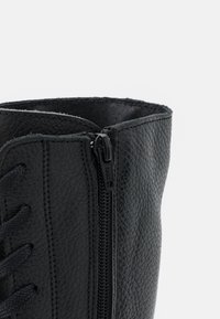 Zign Kotníkové boty na platformě - black