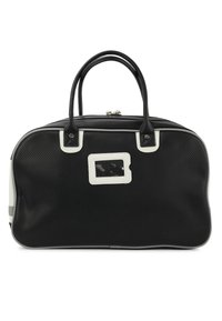 Zwarte geperforeerde leren tas met witte accenten, ronde vorm, dubbele handvaten en een klein doorzichtig venster voor identificatie aan de voorkant. Ritsluiting aan de bovenkant.