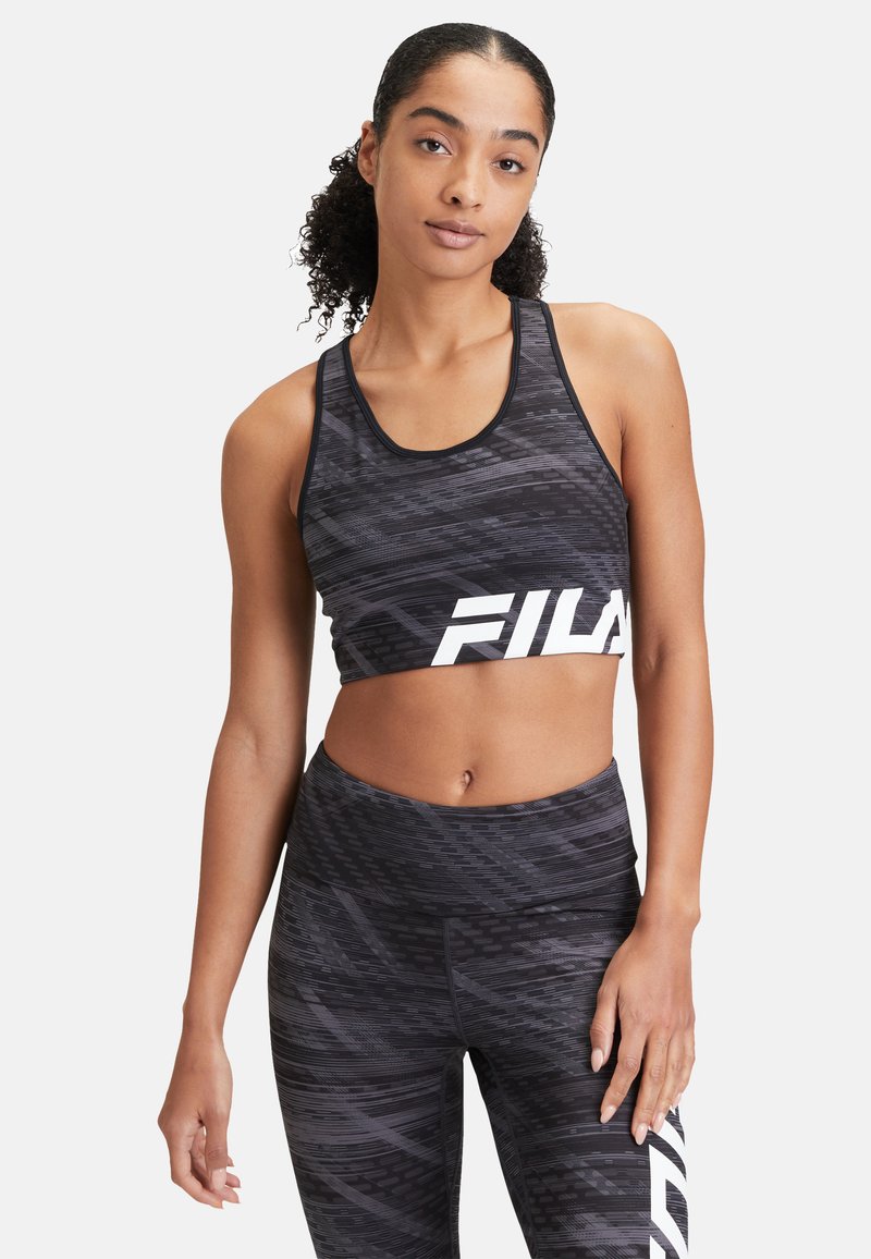 Schwarzes und graues, sportliches Crop-Top mit einem strukturierten Muster, das ein markantes weißes Logo zeigt. Entworfen mit einem runden Ausschnitt und Racerback-Stil.