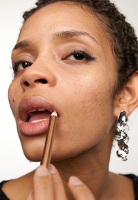 Charlotte Tilbury - LIP CHEAT - Matita per le labbra - hollywood honey Immagine in miniatura 1