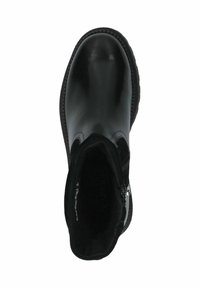 Botín negro de tobillo con parte superior de cuero suave, puntera redonda, cremallera lateral y suela de goma texturizada con detalles cosidos.