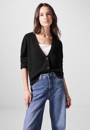 - Sweter