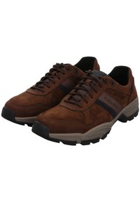 Braune WildlederSneaker mit dunklen Akzenten, Schnürdesign, gepolsterten Sohlen und Gummi-Außensohlen für besseren Halt. Mit gestickten Details.