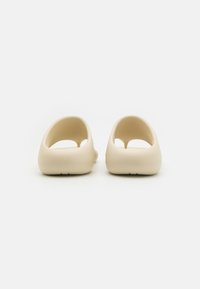 Diesel SA-MAUI X UNISEX - Sandály s odděleným palcem - off-white