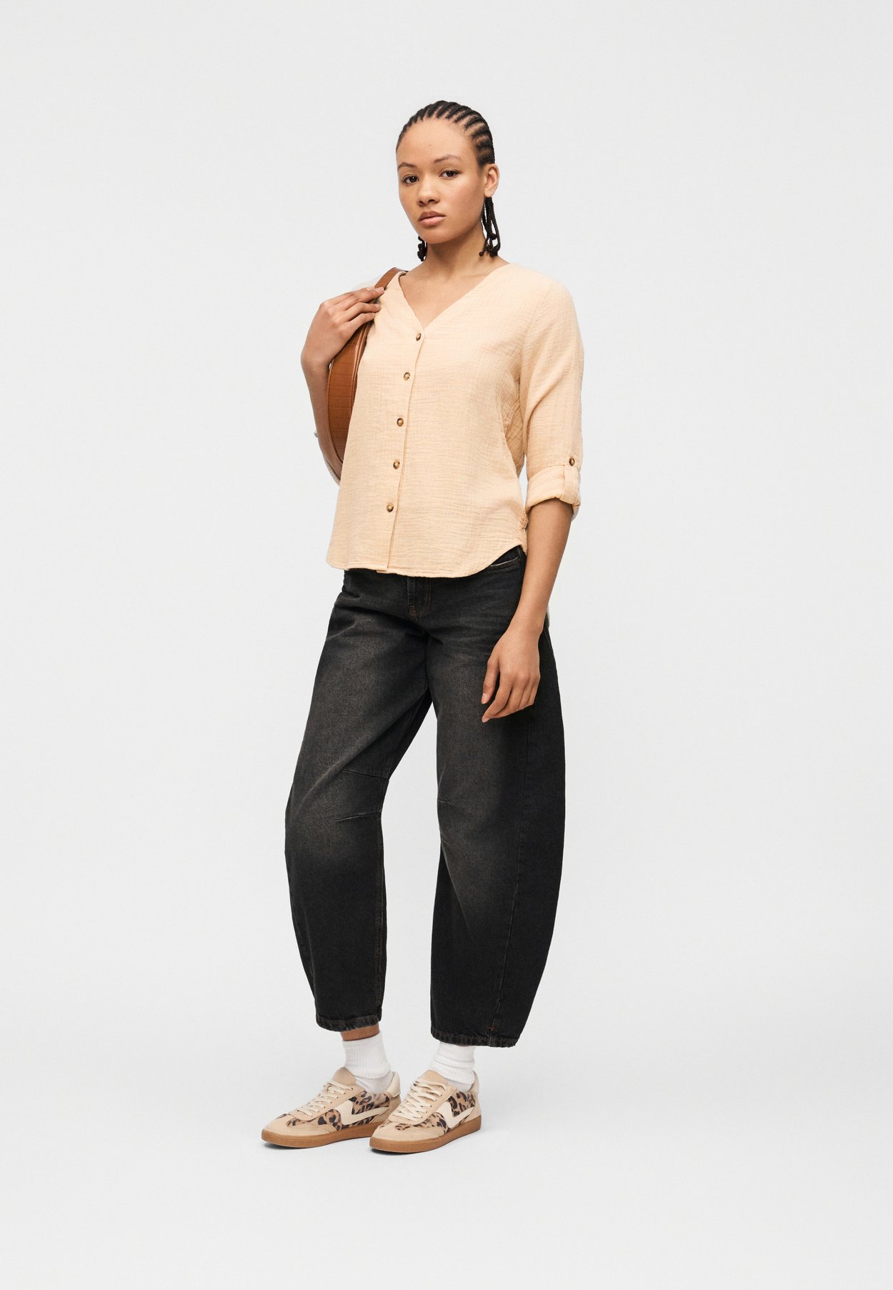 ONLTHYRA LIFE V NECK SHIRT