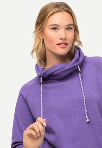 Ulla Popken MIT STEHKRAGEN RAGLANFORM LANGE ÄRMEL  - Felpa - helles lila