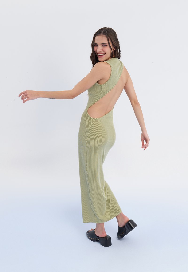 green maxi ruffle dress Lace & Beads Carpathia Emerald Green Ruffle Maxi Dress main image 1