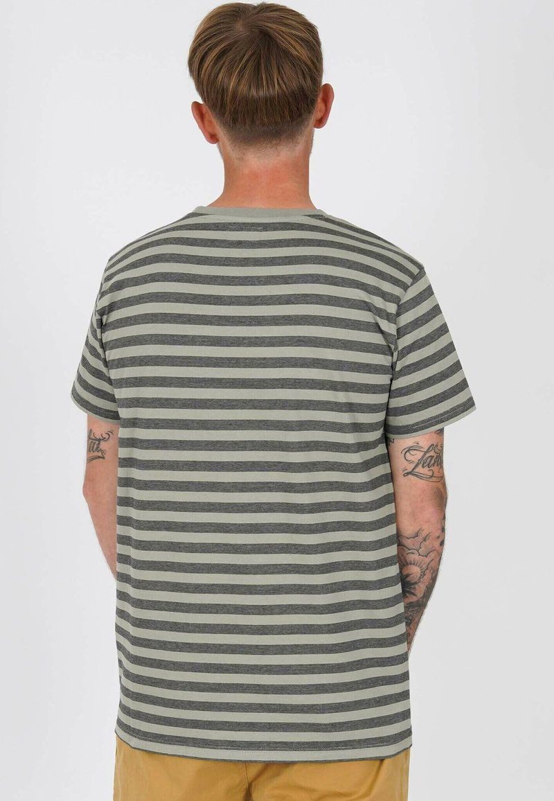 Herren T-Shirts basic | Honesty Rules ZIG ZAG T-Shirt print moos black/grün - ND27811 Herren T-Shirts basic | Honesty Rules ZIG ZAG T-Shirt print moos black/grün - ND27811