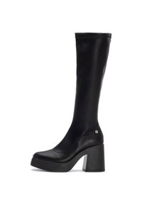 Botas negras hasta la rodilla hechas de material sintético liso, que presentan un tacón grueso negro con un acento transparente y un diseño de punta redonda.