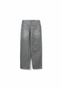 Jeans in denim grigio con una vestibilità rilassata, caratterizzati da due tasche posteriori e cuciture visibili lungo la vita e le cuciture delle gambe.