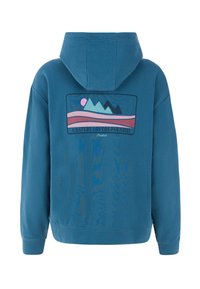 Plava hoodie s grafičkim dizajnom koji prikazuje planine i sunce u pastelnim bojama, s natpisom "RAJ ZA LJUBITELJE PRIRODE."