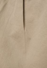 Vero Moda Petite A-linjainen hame - tan