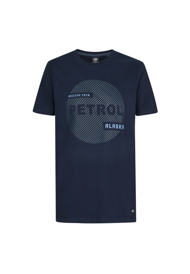 Mørkeblå bomuld t-shirt med korte ærmer, der har et grafisk print af "PETROL ALASKA" og skrå striber foran.
