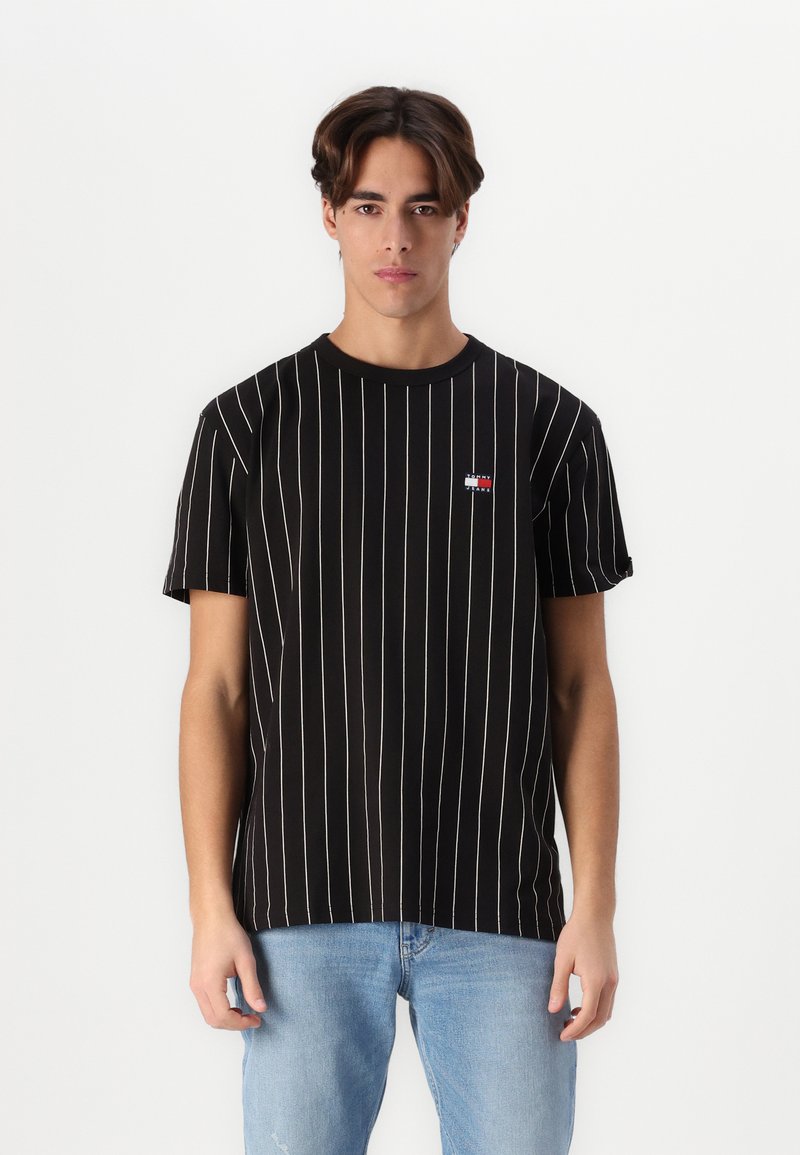 Tommy Jeans VERTICAL STRIPE TEE UNISEX - Camiseta estampada - black