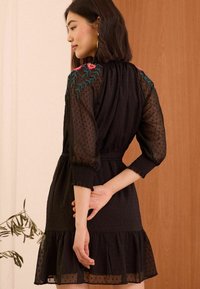 Love & Roses EMBROIDERED DOBBY 3/4 SLEEVE  REGULAR FIT - Rochie de zi - black