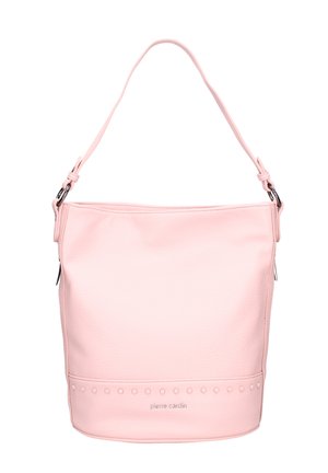 Sac seau en cuir rose avec une texture lisse, bandoulière réglable et clous décoratifs le long du bord inférieur. Logo embossé sur le devant.