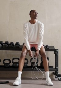 Nike Performance ONE RELAXED - Långärmad tröja - light orewood burnt