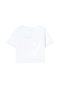 T-shirt blanc court en coton doux. Présente un col rond et des manches courtes avec une texture lisse et sans motifs visibles.