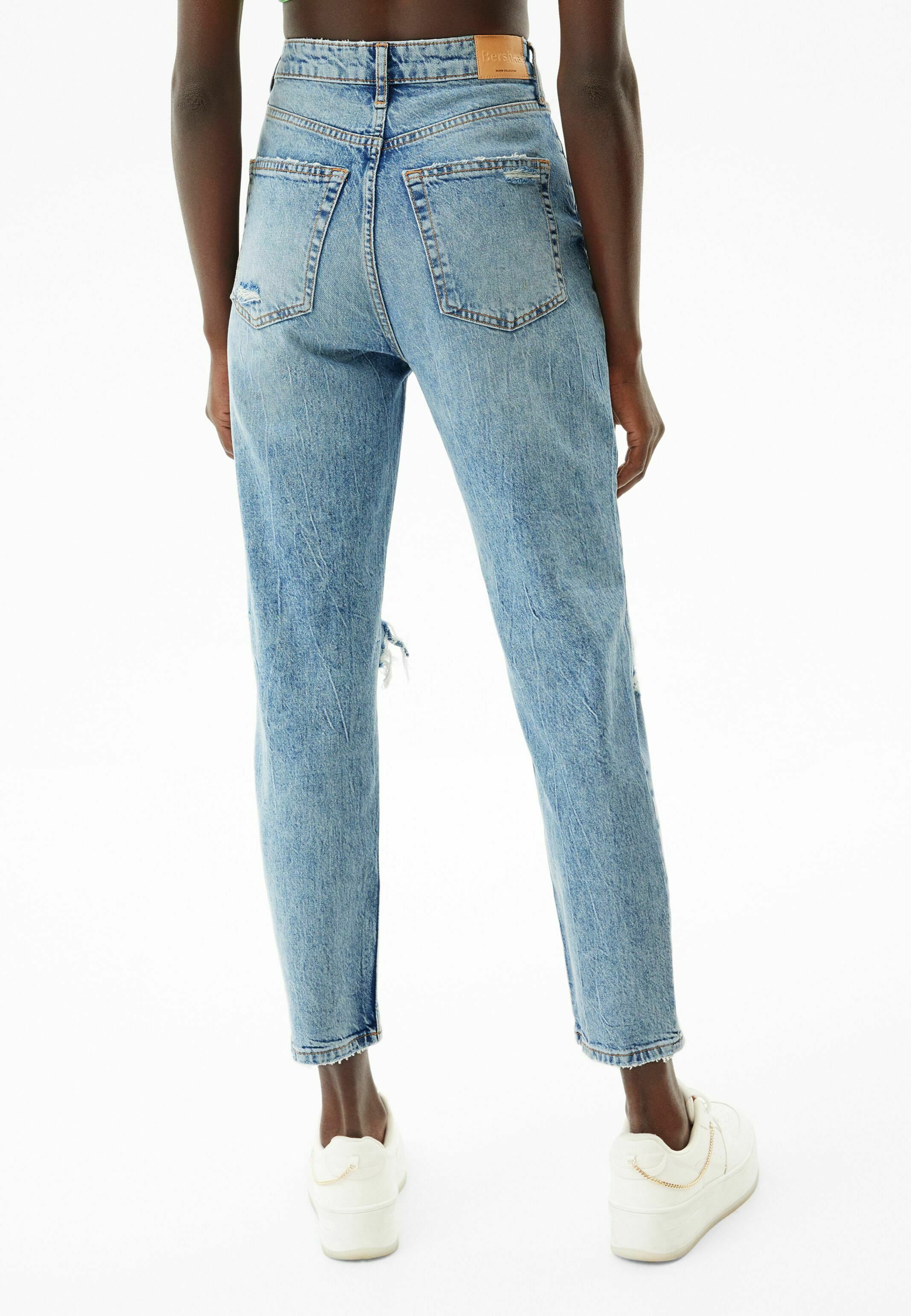 Bershka RIPPED COMFORT MOM - Jeans Slim Fit - light blue denim/light-blue  denim - Zalando.de