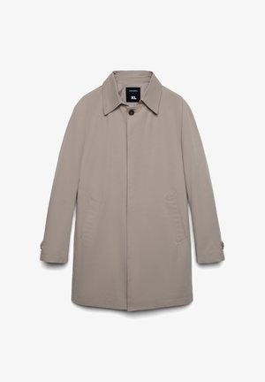 Impermeabile leggero beige con colletto, chiusura a doppio bottone e due tasche laterali. Silhouette dritta, texture liscia e interno non foderato.