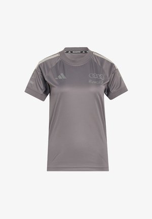 Graues Adidas Motorsport-T-Shirt mit kurzen Ärmeln, Audi- und Revolut-Logos auf der Brust und den Ärmeln, mit Rundhalsausschnitt.