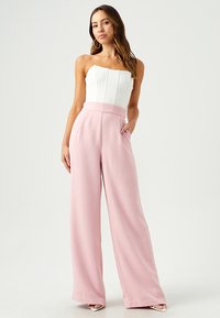 BWLDR MIA - Auduma bikses - baby pink