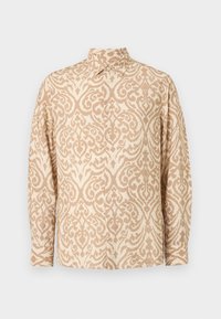 Bež srajca s gumbom, ki ima kremasto damask vzorec, dolge rokave, koničast ovratnik in sproščen fit.