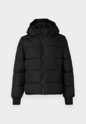 Casaco acolchoado preto com capuz, fecho à frente com zip e punhos elásticos. Tecido suave com secções acolchoadas; dois bolsos laterais para armazenamento.